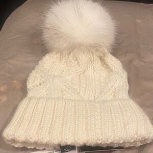 Elegant White Knit Pom-Pom Hat